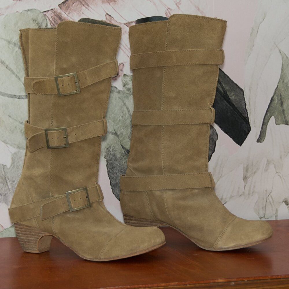 GeeWaWa Suede Low Heeled Buckle Strap Boots 10 - Picture 7 of 7